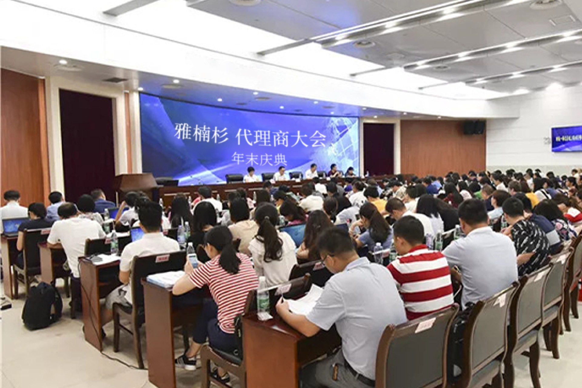 雅楠杉商学院让零经验小白也能无忧经营